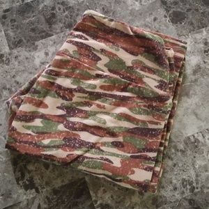 Lularoe OS camo leggings